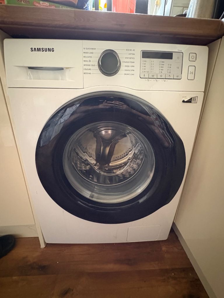 Samsung Washing Machine – White, Good Condition