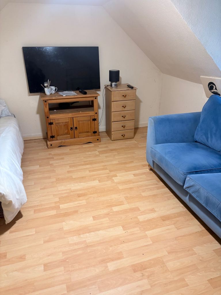 Single/double furnished rooms to rent from £99 pw