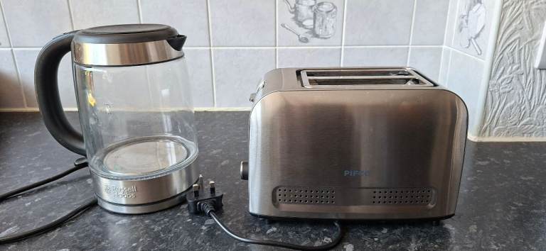 Philips Toaster and Glass Kettle – Good Condition
