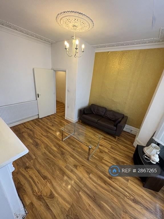 2 bedroom flat in Broad Lane, London, N15 (2 bed) (#2867265)