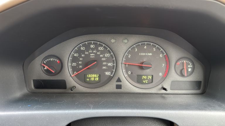 ULEZ Volvo, V70 T5, Estate, 2001, Manual Gearbox, 2319 (cc), 5 doors