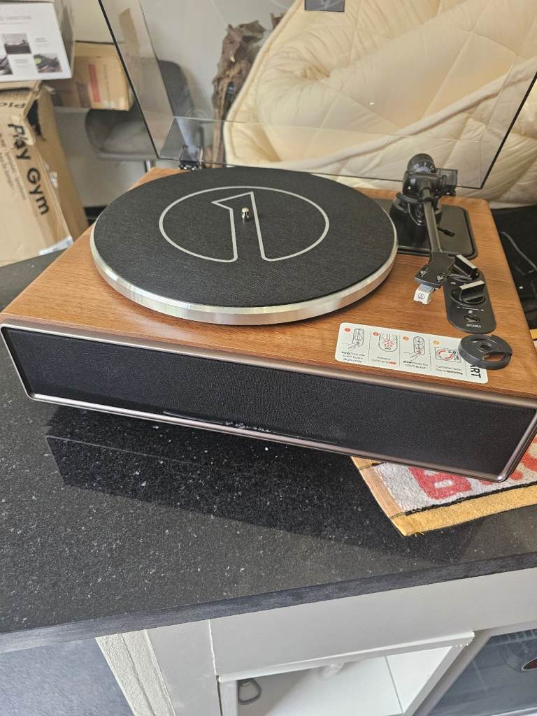 Turntable with built in speakers 