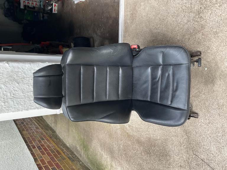 Mercedes 16v Black leather seats