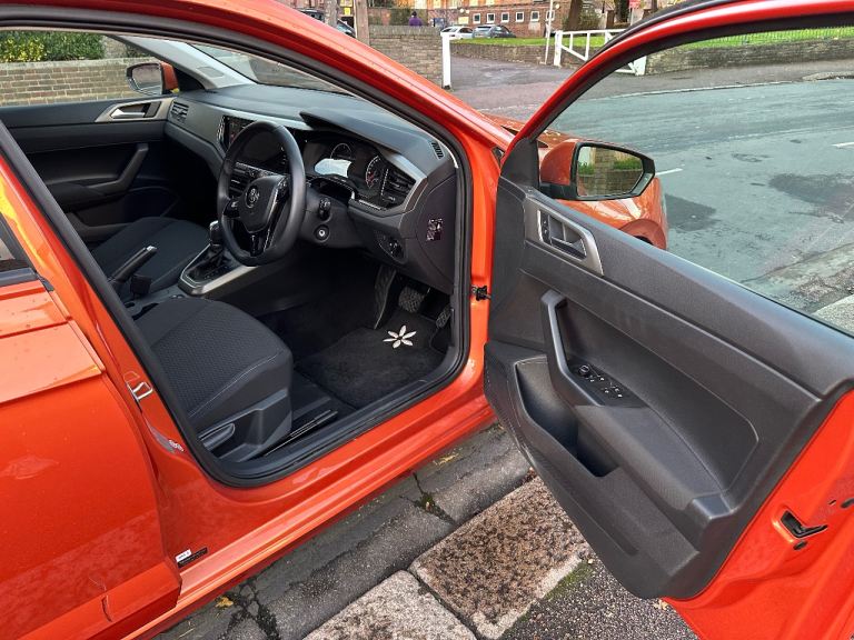 VOLKSWAGEN POLO AUTOMATIC 6,400 MILES