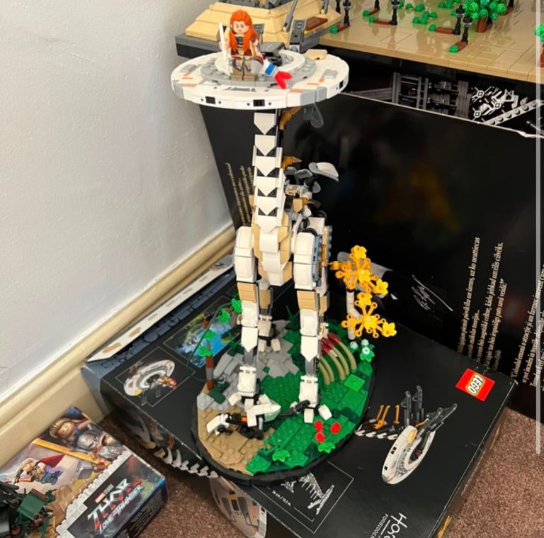LEGO Horizon Forbidden West Tallneck Set – As Good As New