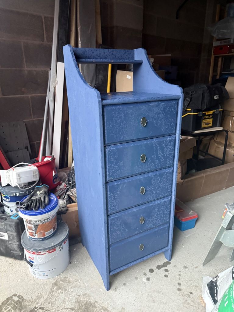 5-drawer dresser from Ikea's LEKSVIK series.