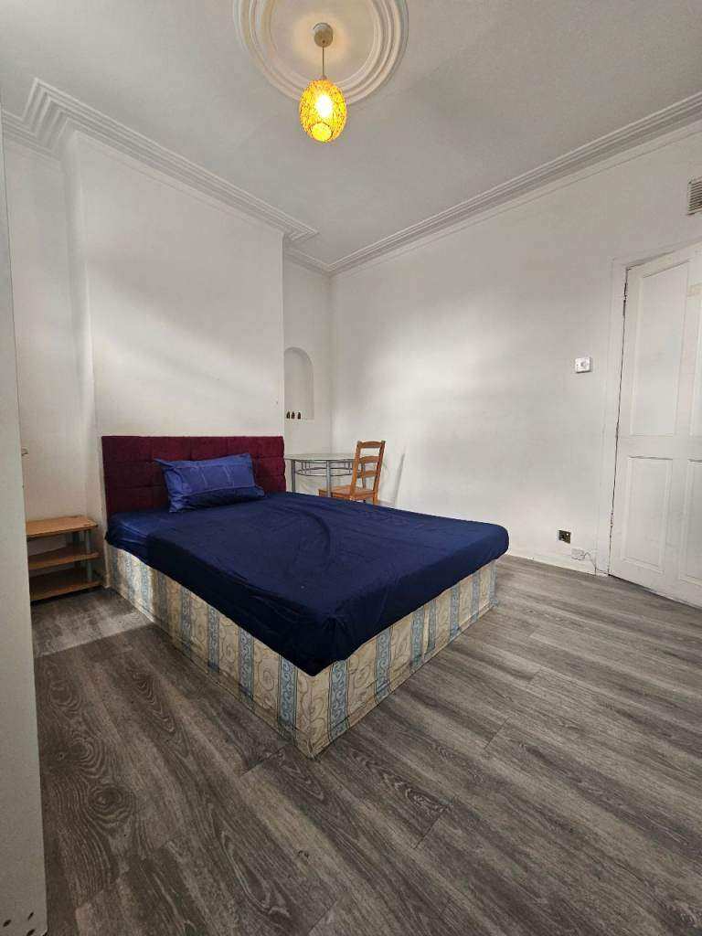 Spacious & Cosy Double Room For Rent AT S2 5QS