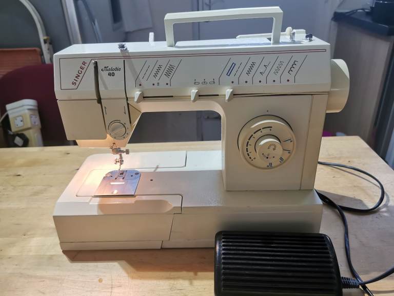 Singer Electric Sewing Machine Model Melodie 40