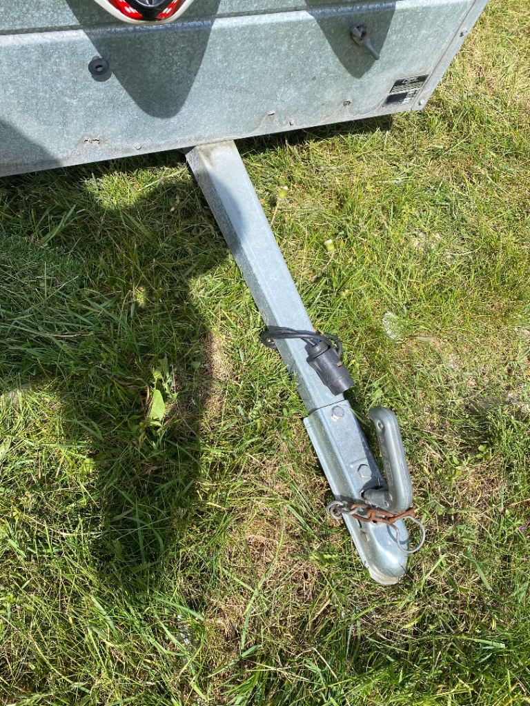 6x4 trailer all solid need bigger one 
