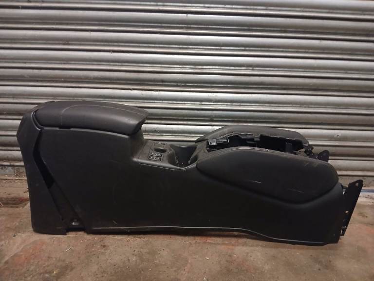 Genuine Nissan Centre Console Armrest Cup Holder Trim Black OEM 969104CL0A