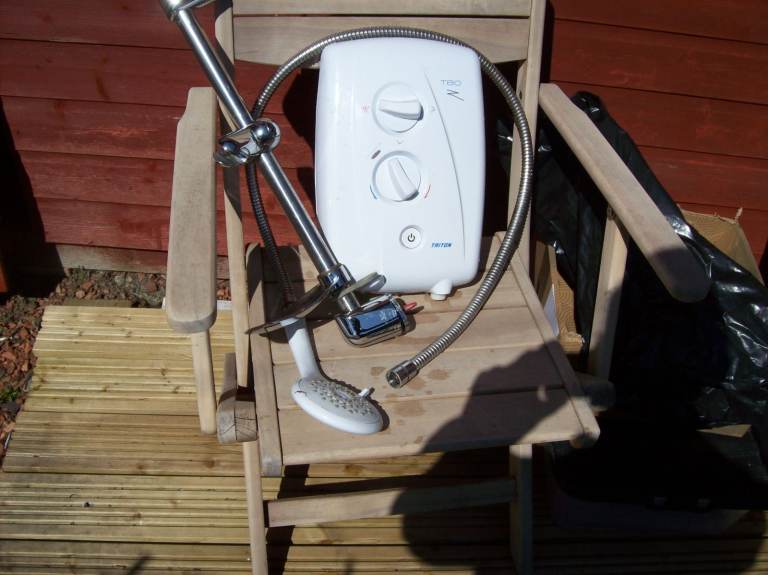 Triton T80 Electric Shower with Riser Rail & Shower head