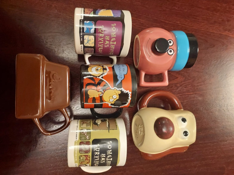 USED COLLECTABLE MUGS