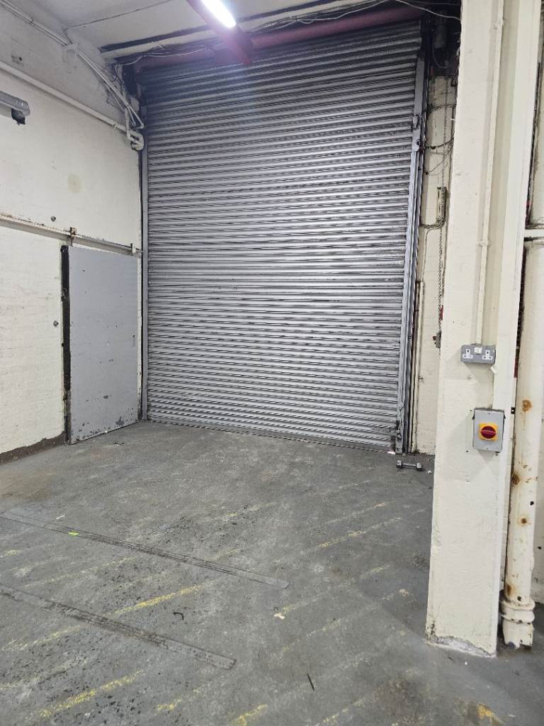 3,000 sq ft Industrial Unit Bridgeton | Ground Floor, Roller Shutter, 3-Phase