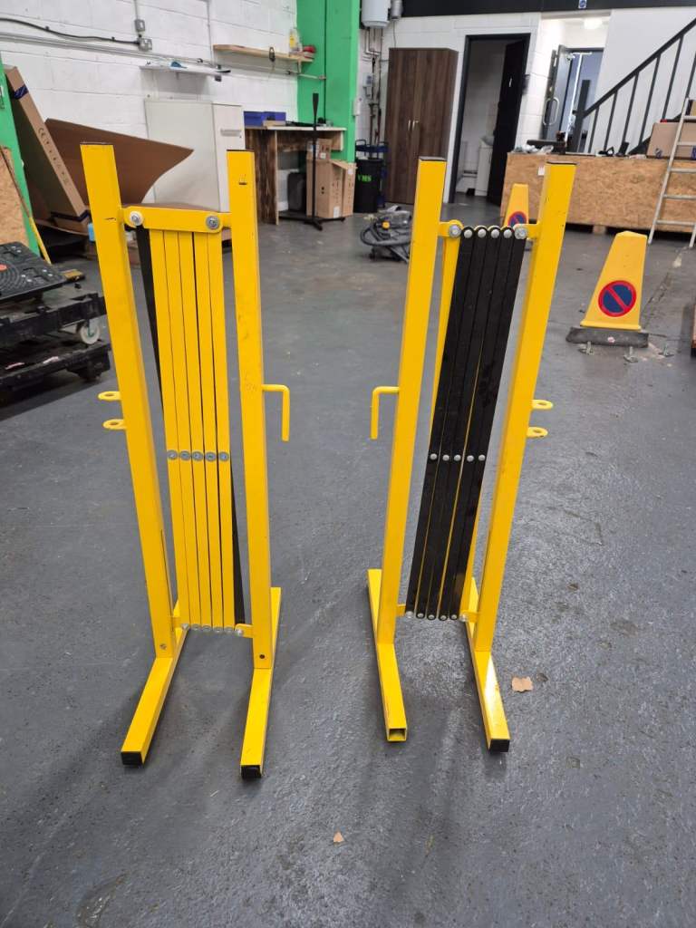 Yellow Expanding Safety Barrier 2.8m Flexi Crowd Control Expandable Barrier Used