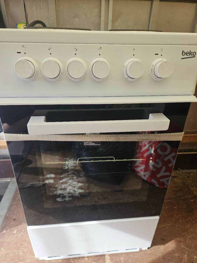 Immaculate new condition Beko cooker 