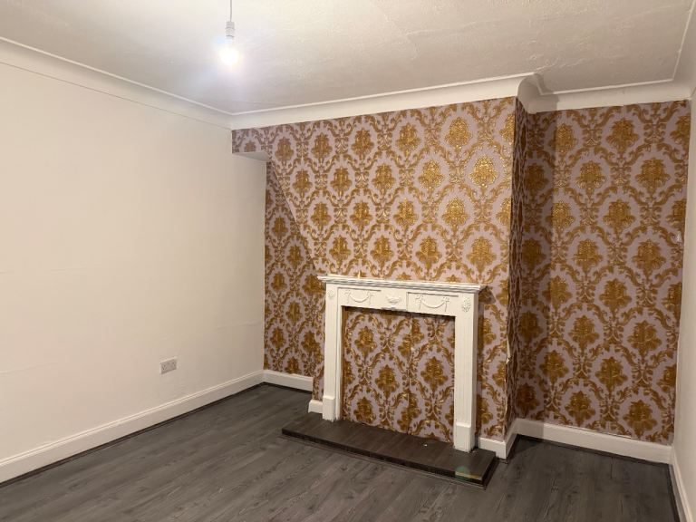 A well-presented 2 bedroom terraced property located in Armley