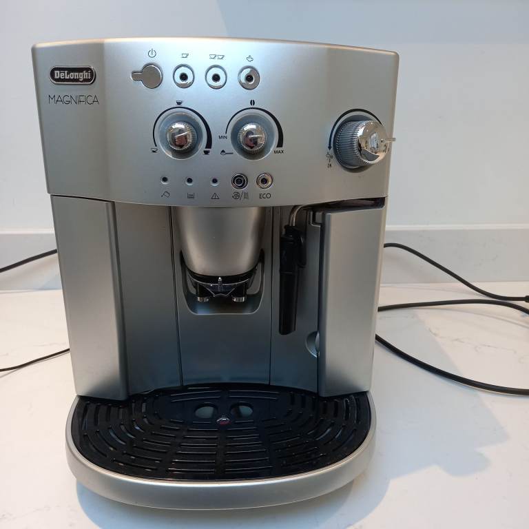 Delonghi magnifica coffee machine