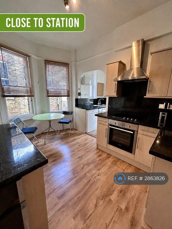 2 bedroom flat in Amesbury Avenue, London, SW2 (2 bed) (#2863826)
