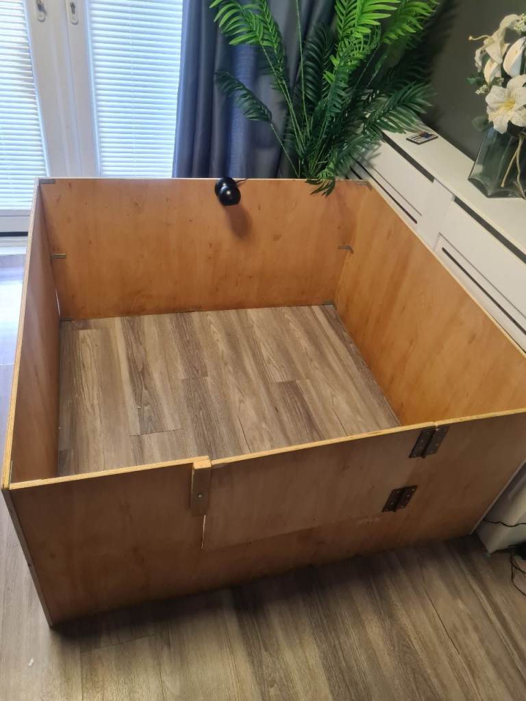 Whelping box 