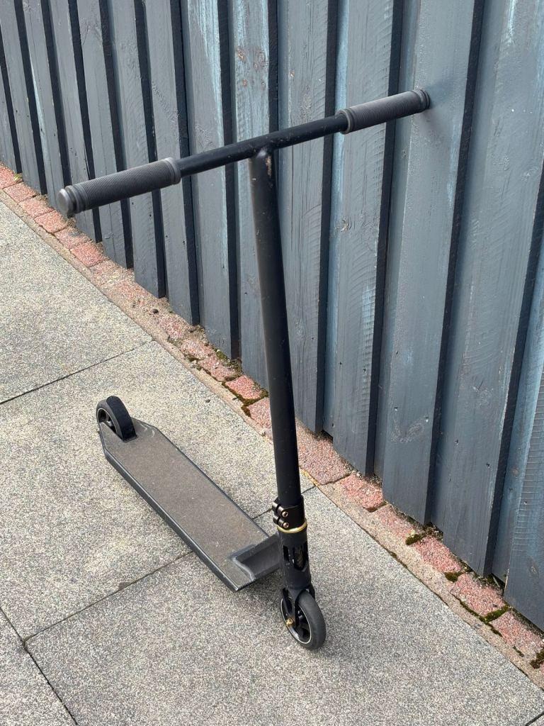 Blazer Pro / Titan Stunt Scooter – Good Condition, Rides Perfect