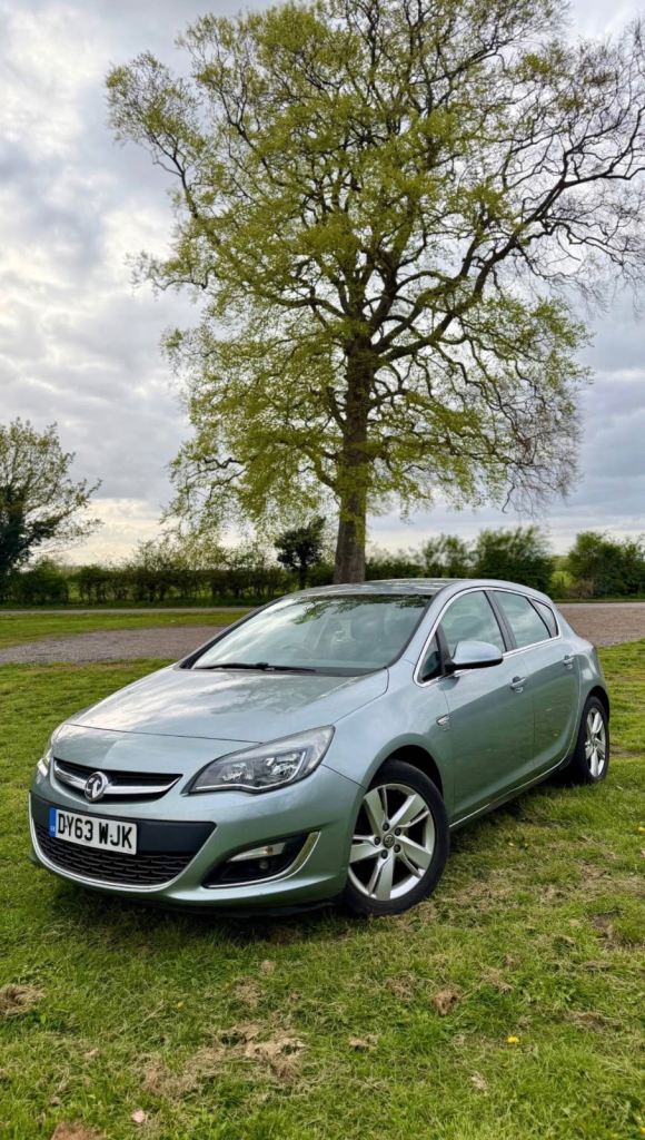 Vauxhall, ASTRA, Hatchback, 2013, Manual, 1956 (cc), 5 doors
