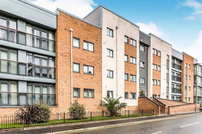 2 Bed Flat, Moss Lane East, M14 4LB