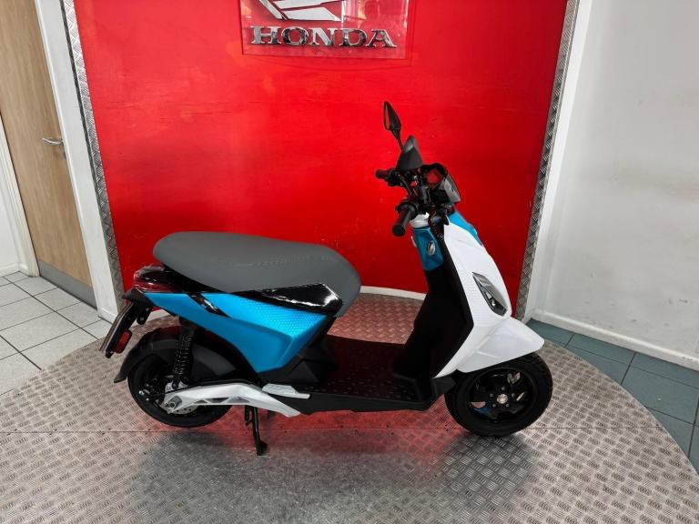 2025 '75' Piaggio 1 Active