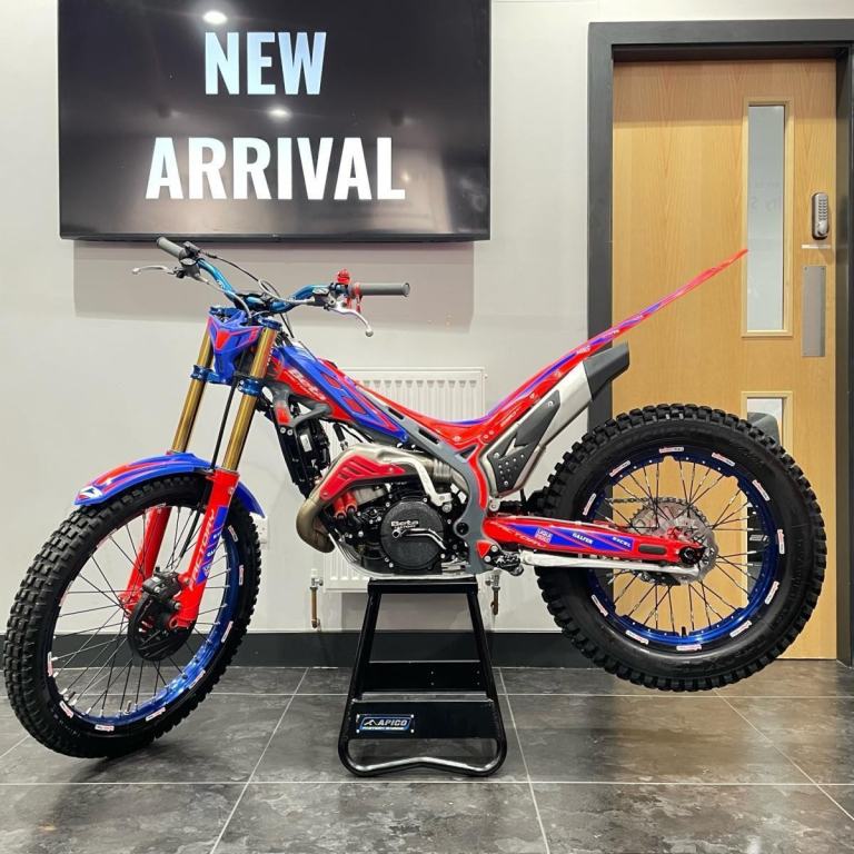 2025 BETA EVO 250 FACTORY 2T **EXCELLENT CONDITION** USED PETROL TRIALS BIKE