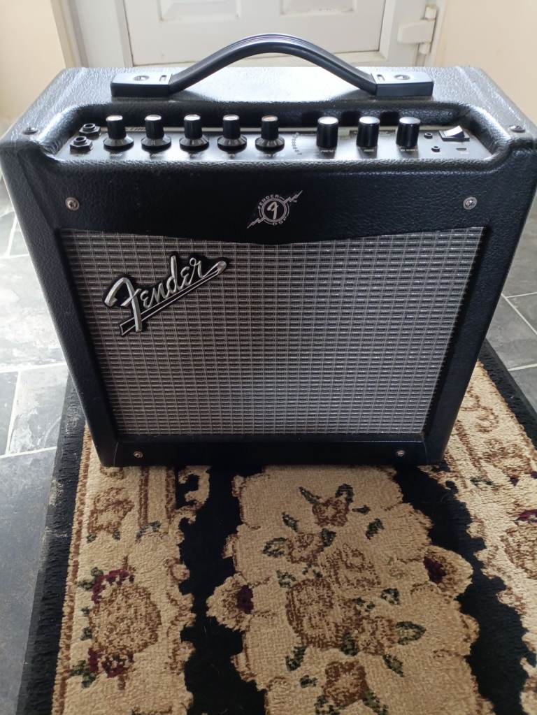 Fender mustang guitar amp