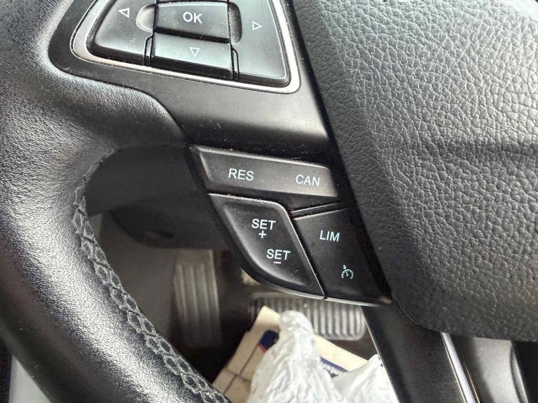 2017 Ford Focus 1.0 EcoBoost 125 Zetec Edition 5dr HATCHBACK PETROL Manual