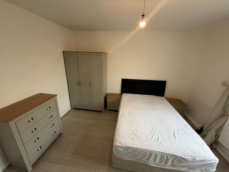 💙Fully Furnished Room✨Bright & Comfortable Living ✨  🛏️ Great Location & Transport Links💙