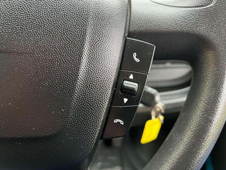 2022 Peugeot Boxer 2.2 BlueHDi 335 S Platform Cab L3 EU6 Luton DIESEL Manual