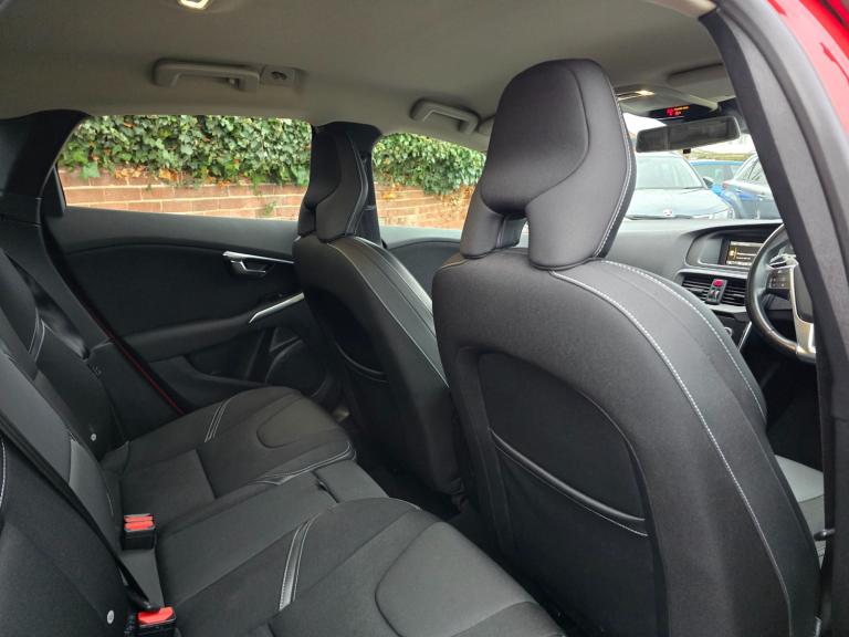 2017 Volvo V40 T2 [122] Momentum 5dr Geartronic HATCHBACK Petrol Automatic