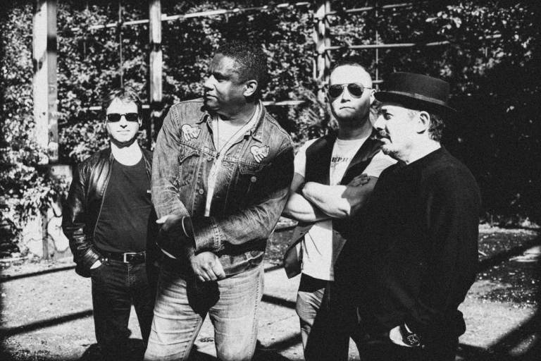 VERSATILE BASS PLAYER WANTED 4 GIGING BAND ROCK POP REGGAE SOUL BLUES COVERS & ORIGINALS