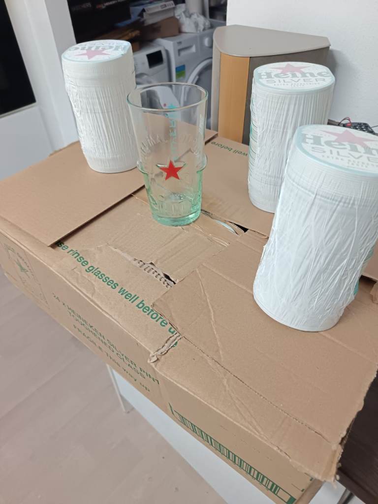 Heineken silver pint beer glasses toughened 23x and 4 packs of 100 Oval Beer Drip Mats sealed 