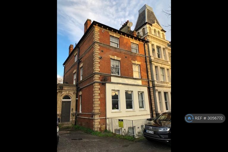 3 bedroom flat in Clapham Road, London, SW9 (3 bed) (#3056772)