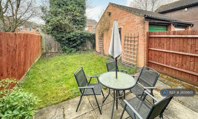 2 bedroom house in Reading, Reading, RG6 (2 bed) (#2656801)