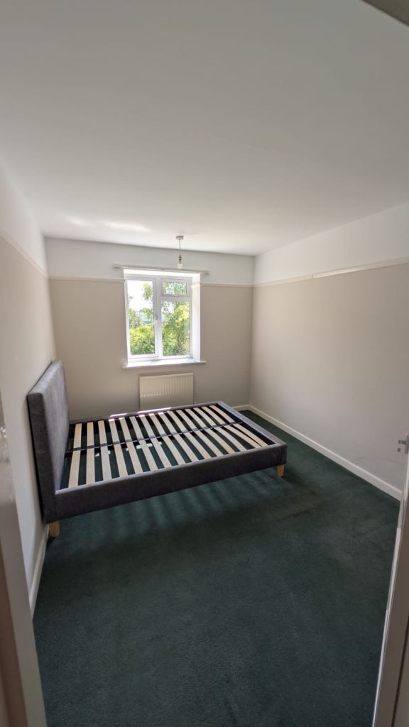 Double bedroom in 4 bed semi detached