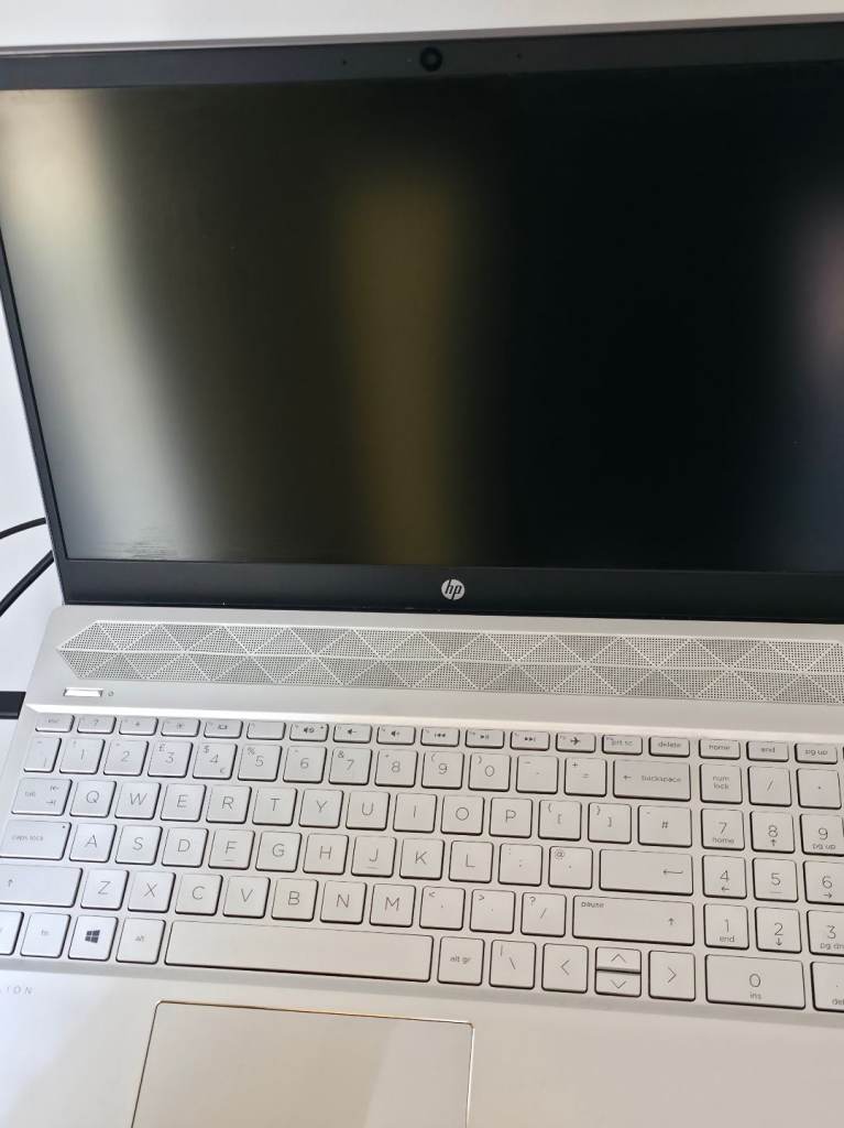 Hp laptop w11 pro x64 bit 