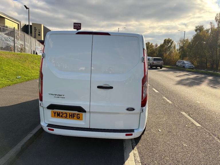 Ford Transit Custom L2 300 LEADER 130PS AIR CON REAR CAMERA 2023 @ £13450 + VAT 
