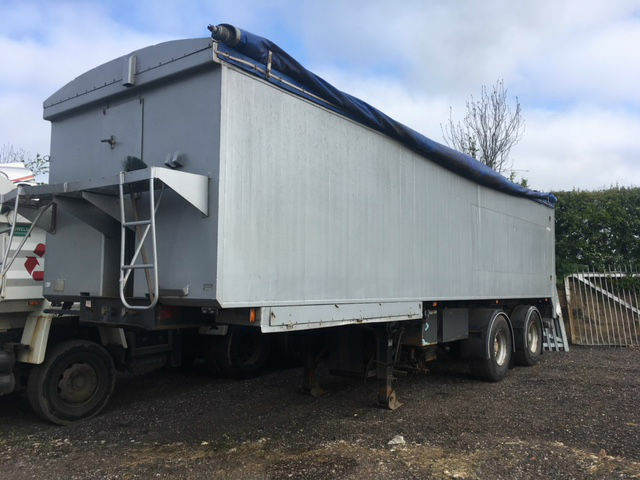1999 United Trailers Muldoon Bulk Blowing Trailer, Read Steer, 