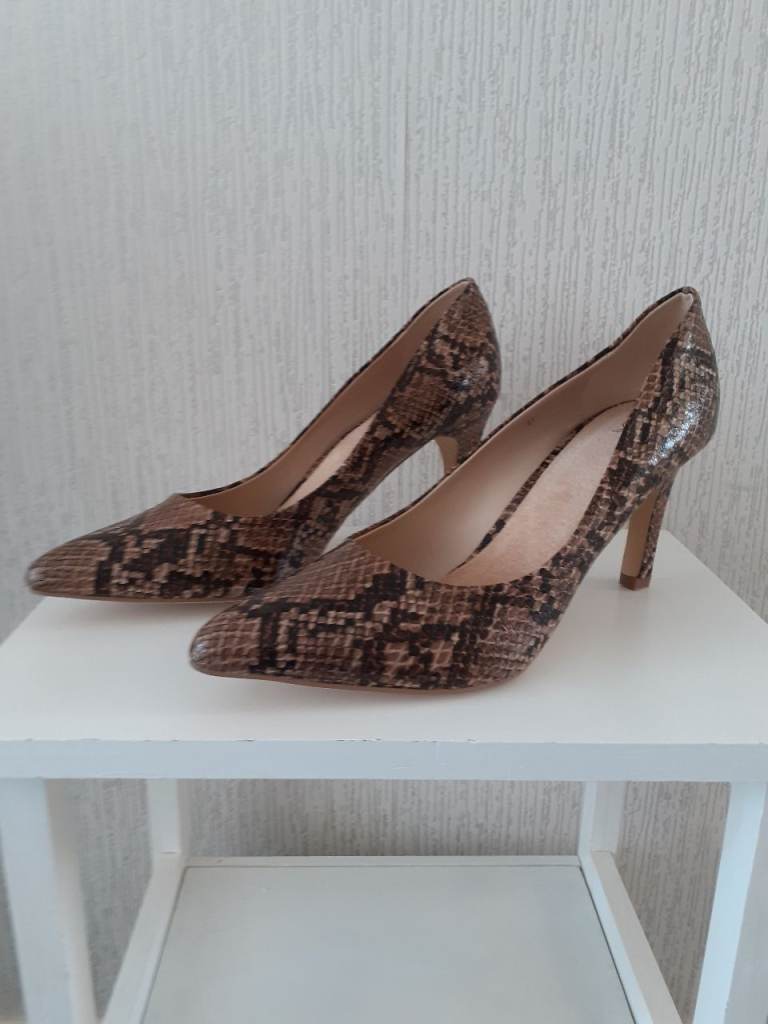 NEVER WORN - SNAKEPRINT COURTS - SIZE 7