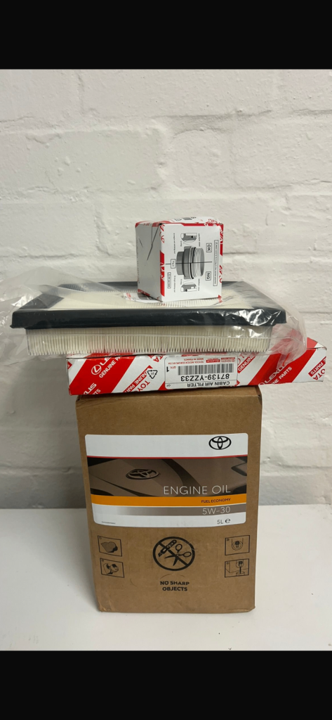 GENUINE TOYOTA PRIUS SERVICE KIT with OIL