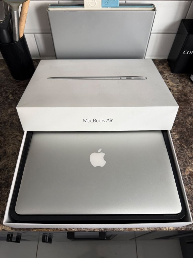 Apple MacBook Air 13inch 2017