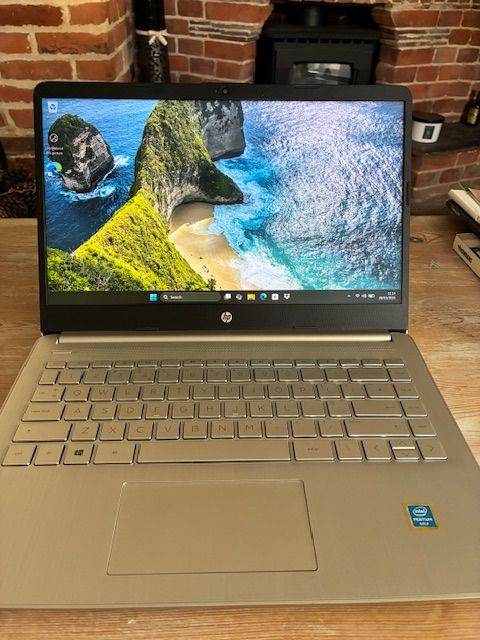 HP Intel Pentium Laptop 4GB RAM - Silver