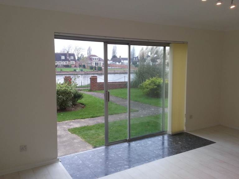 1 Bed Exective Riverside Apartment in Staines