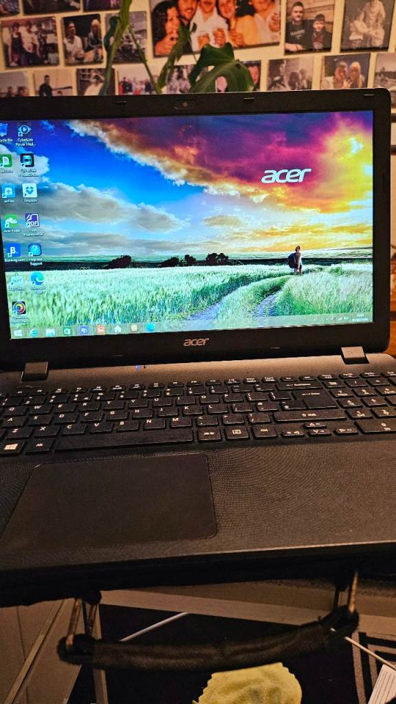 Acer Aspire Notebook ES1-512-C5YW, 15.6" with Charger and Bag