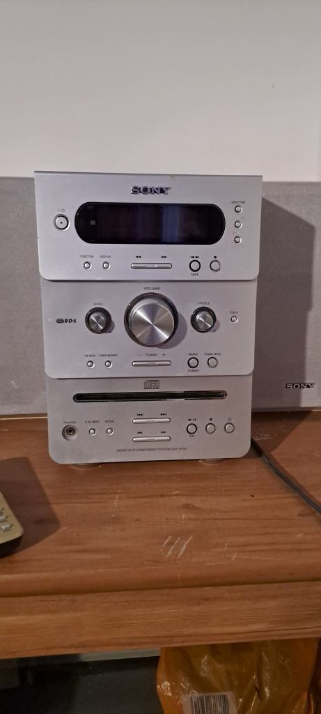 Retro micro HiFi system wuth speakers 