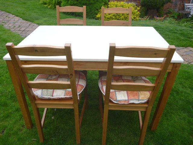 Pine Dining Table with Cream Top + 4 Chairs with Cushions in VGC