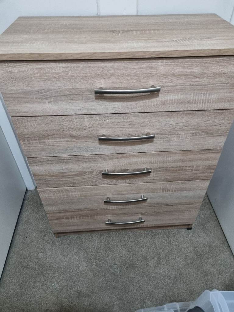 Chest of drawers 